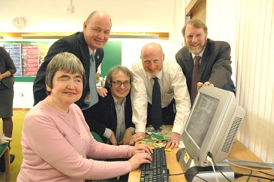 Sue showing her website to David Sprason, Morgan Gleave, Ian Retson and Philip Douglas